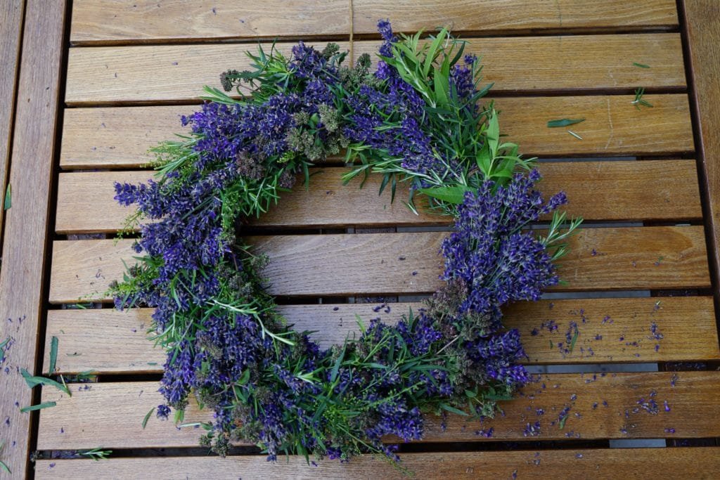 How To Make A Fragrant Wreath - Rosemary And Pines Fiber Arts