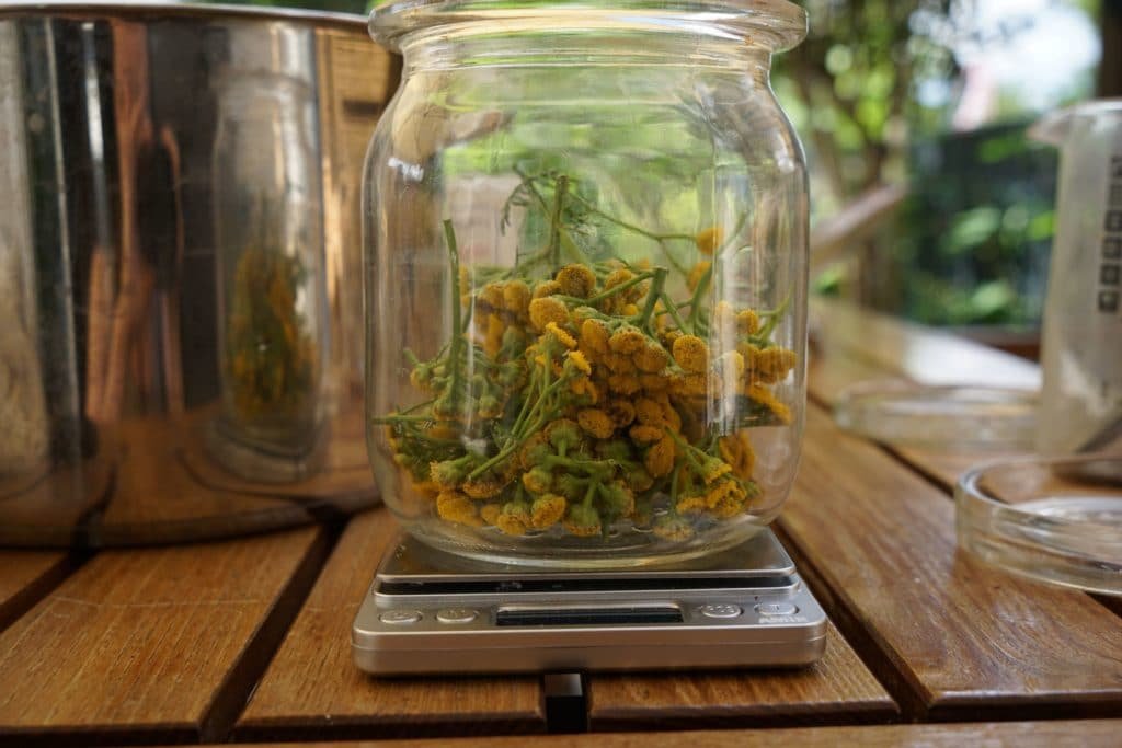 solar dyeing yarn weighing the dyestuff