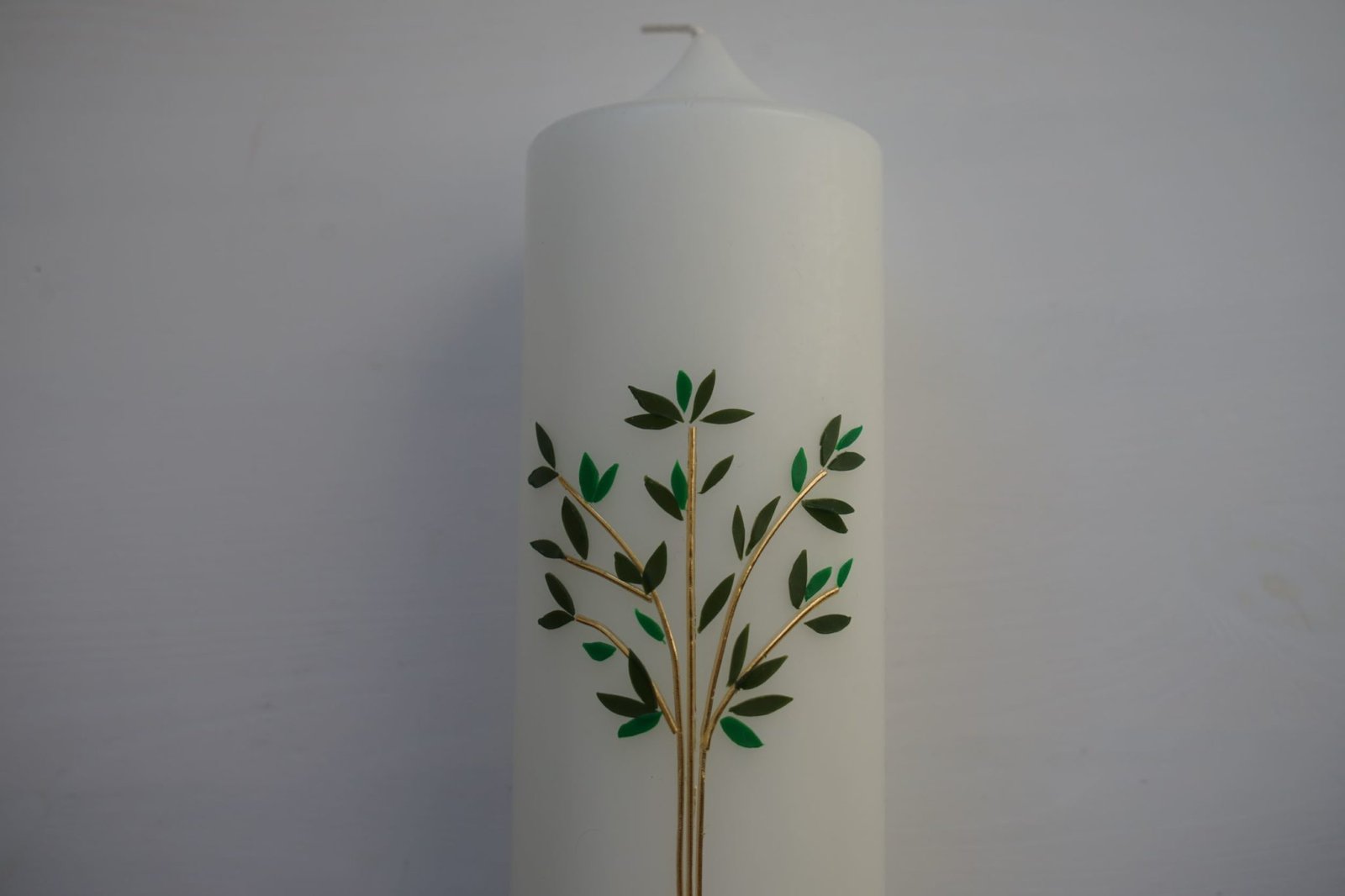 pillar candle with tree motive